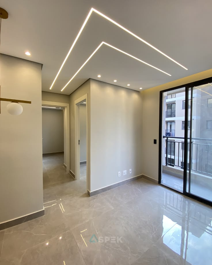 Ambiente com iluminação linear no forro
